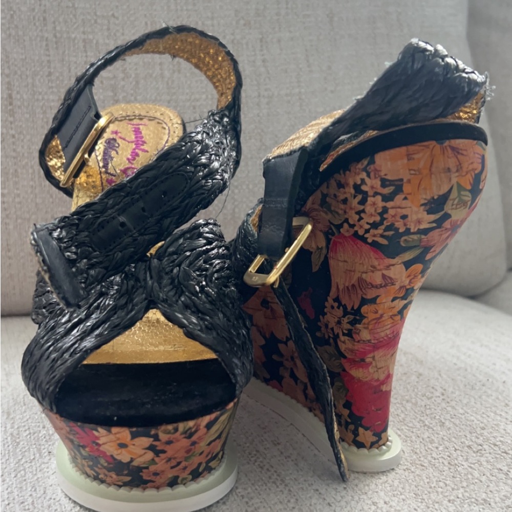 Never worn! Never had the right occasion to wear them